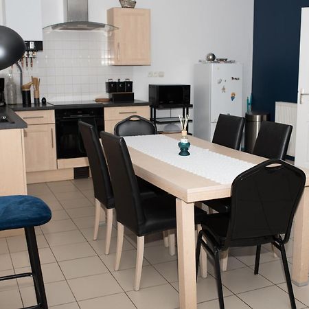 Appartement Au Rez-De-Chaussee Nichee En Plein Centre D'Arras Bagian luar foto